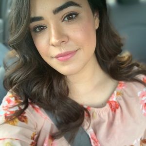 Meet your Posher, Dania